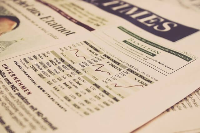 Diario mostrando el Wall street